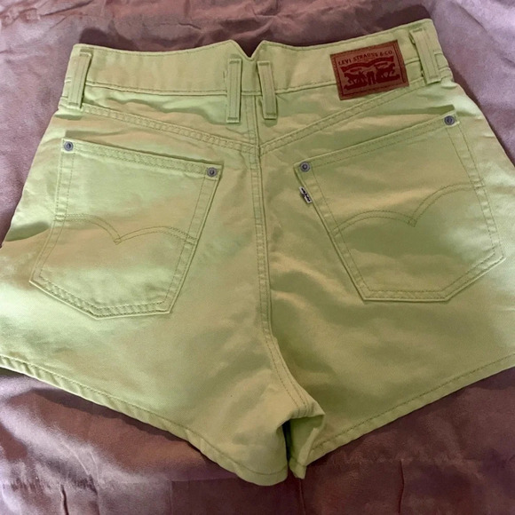 Levi’s High Waisted Mom Shorts Daiquiri Green New Without Tags Size 30 - Picture 7 of 11